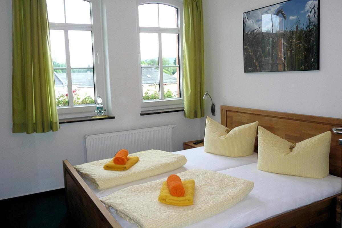 Pension Und Ferienwohnung Am Teich Schleiz Ngoại thất bức ảnh